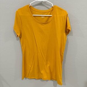 Gold shortsleeved tshirt